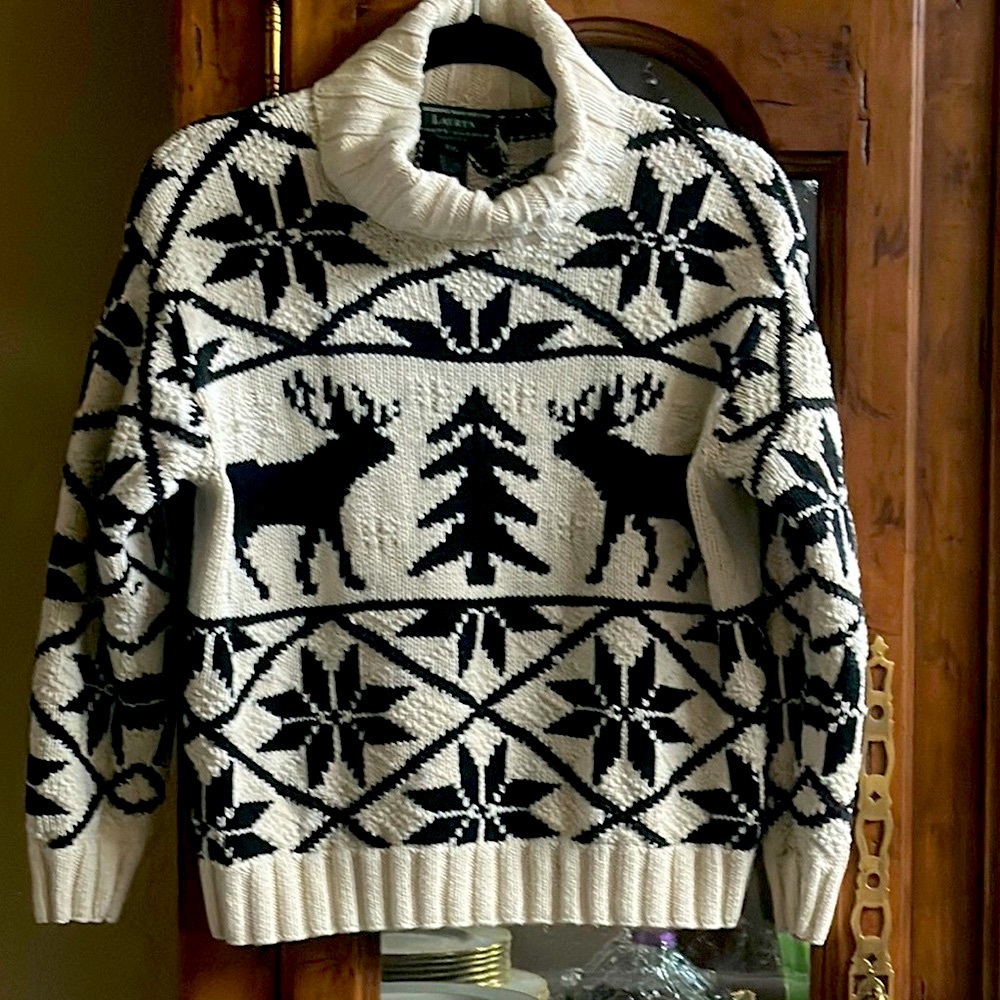 Black and White Patterned women's Sweater.